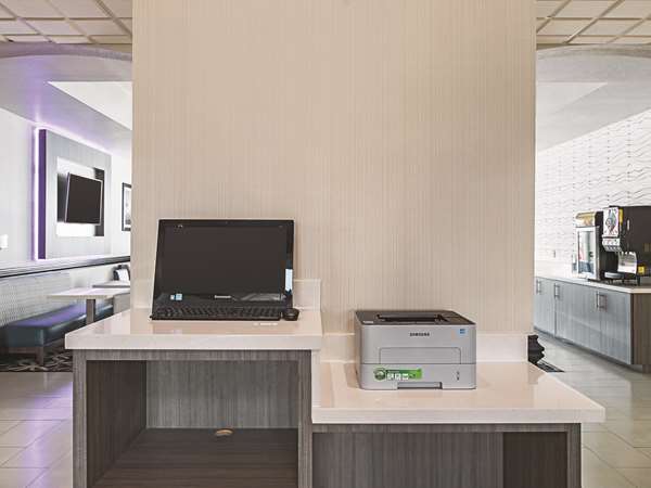 Conference Area - La Quinta Inn & Suites Forest Hill - I-20, Exit 440B