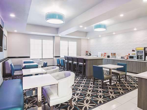  - La Quinta Inn & Suites Forest Hill - I-20, Exit 440B