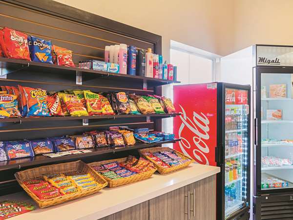  - La Quinta Inn & Suites Forest Hill - I-20, Exit 440B