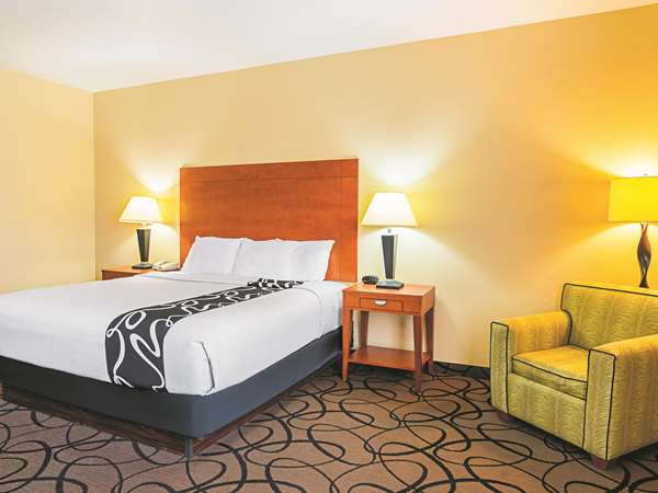  - La Quinta Inn & Suites Forest Hill - I-20, Exit 440B