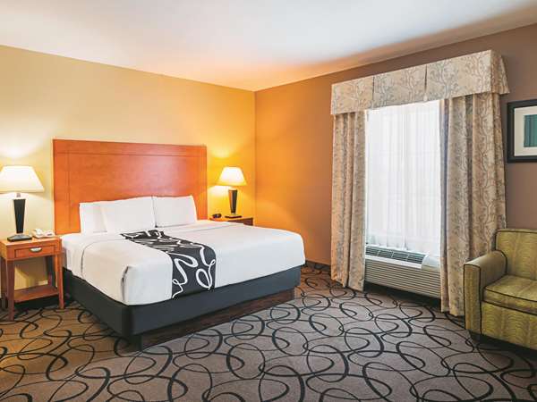 Suite - La Quinta Inn & Suites Forest Hill - I-20, Exit 440B