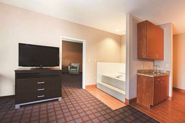  - La Quinta Inn & Suites Airport Plainfield - I-70, Exit 66