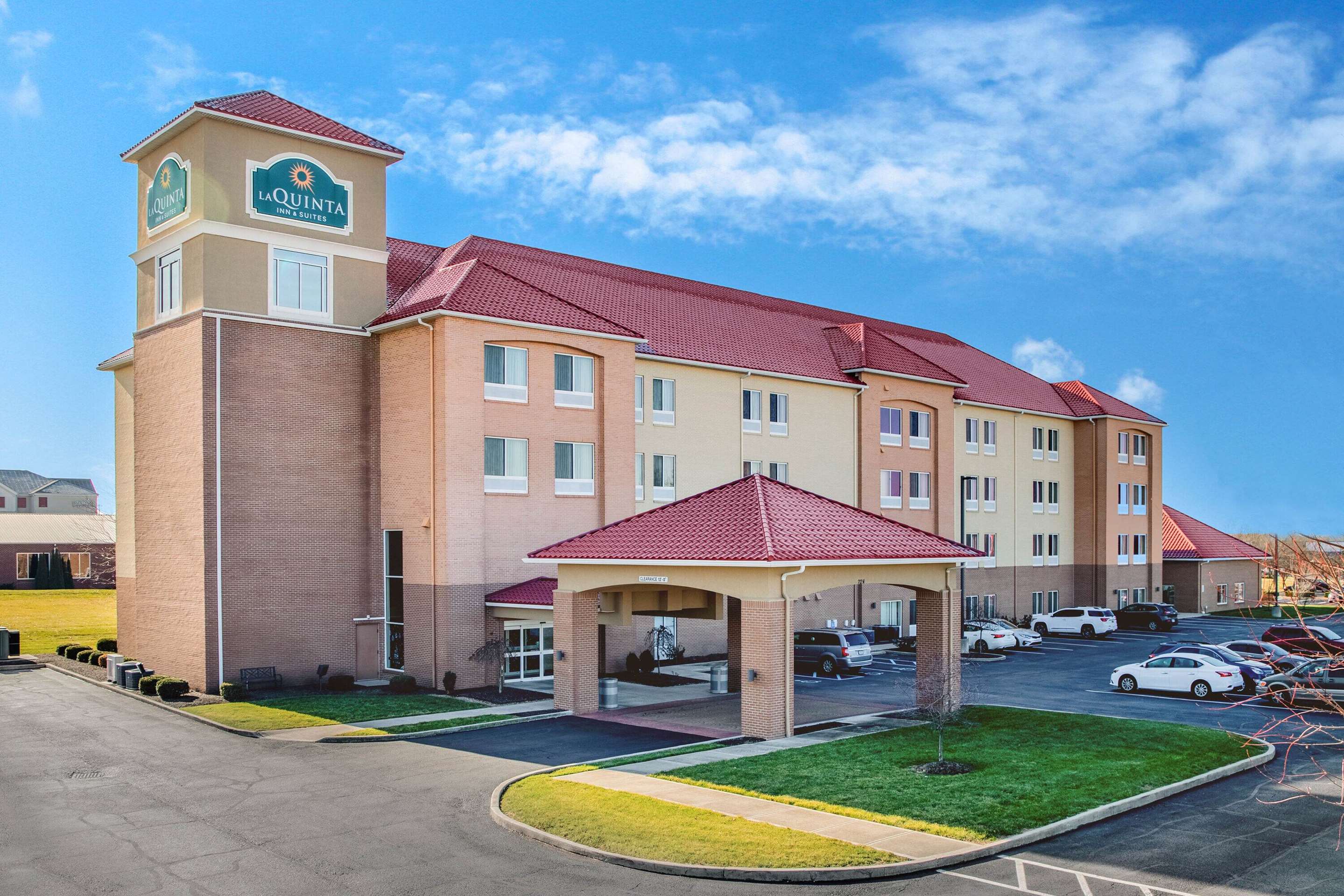 Exterior | La Quinta Inn & Suites by Wyndham Indianapolis Airport West