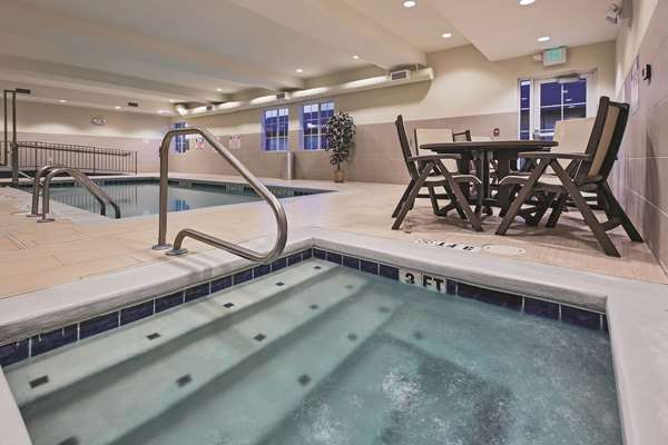 Pool - La Quinta Inn & Suites Ronks