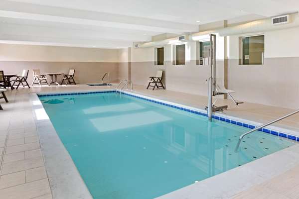 Pool - La Quinta Inn & Suites Ronks