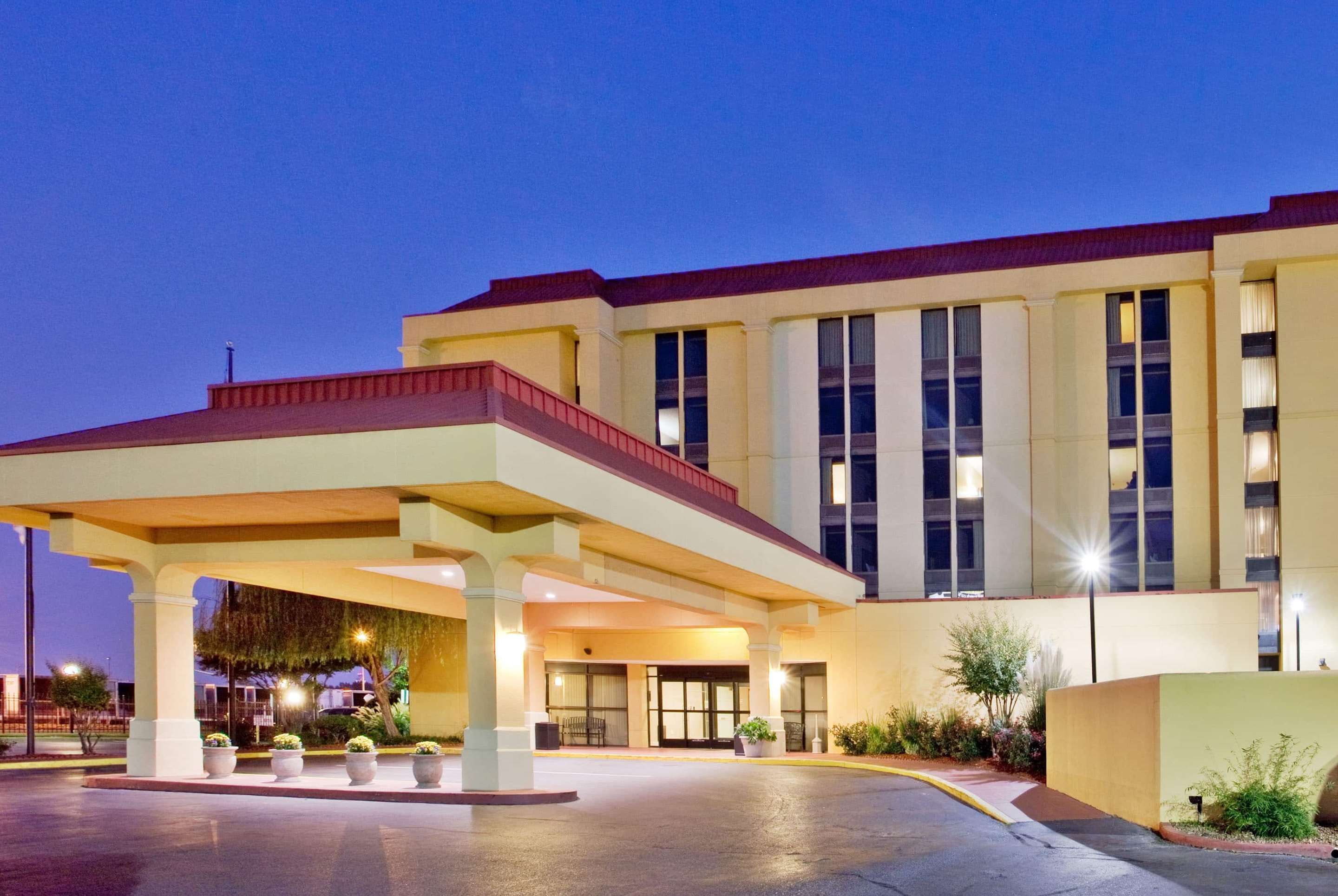 Exterior | La Quinta Inn & Suites by Wyndham Memphis Airport Graceland