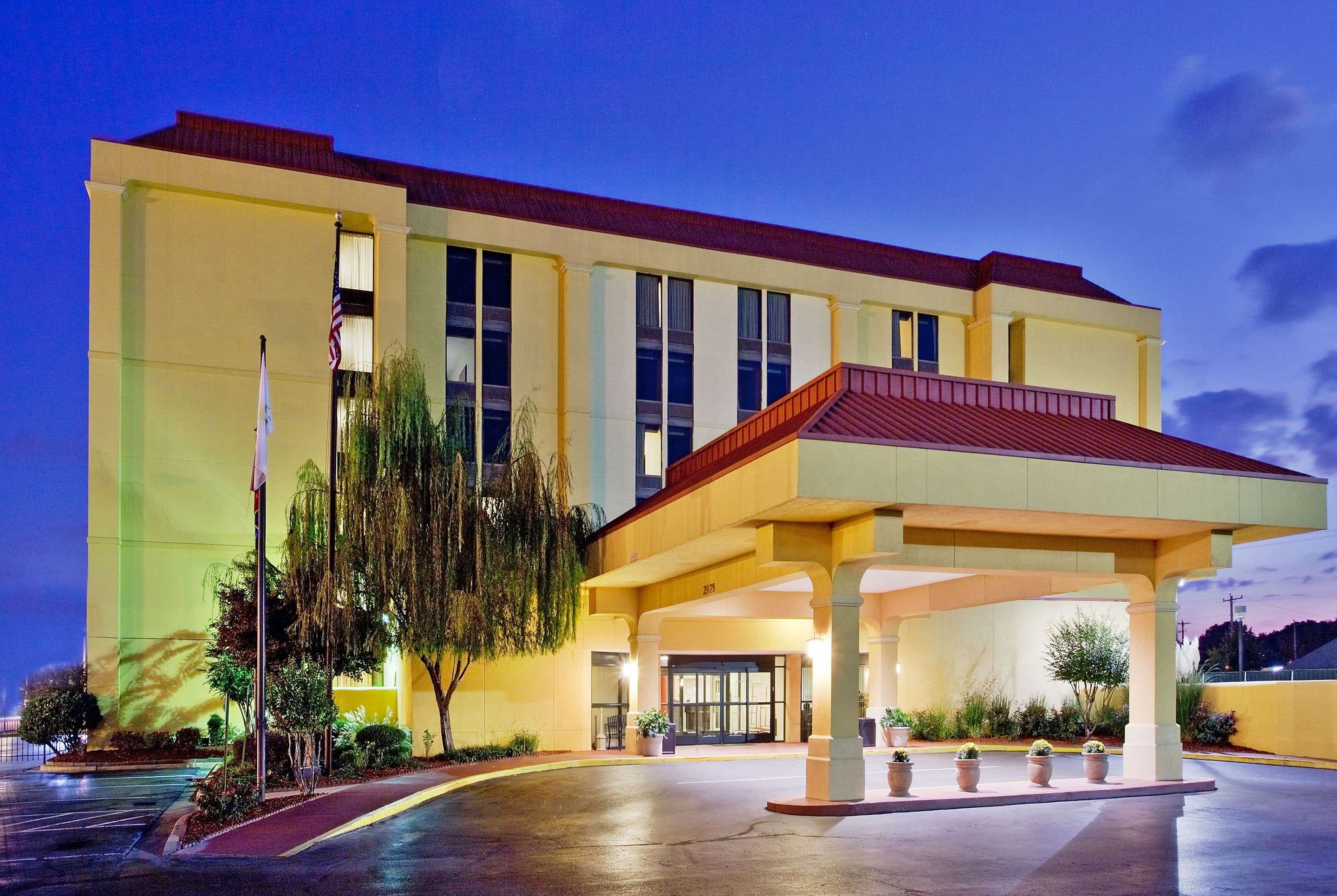 Exterior | La Quinta Inn & Suites by Wyndham Memphis Airport Graceland