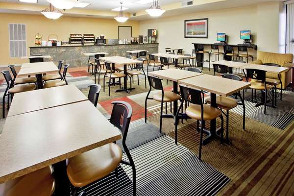  - La Quinta Inn & Suites Memphis - I-240, Exit 24