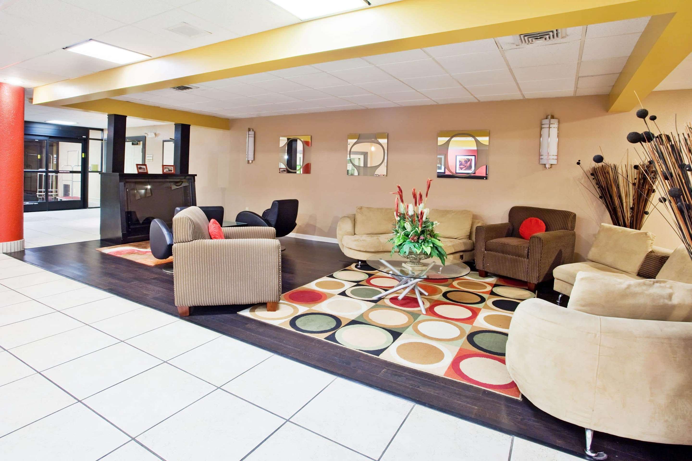 Lobby | La Quinta Inn & Suites by Wyndham Memphis Airport Graceland