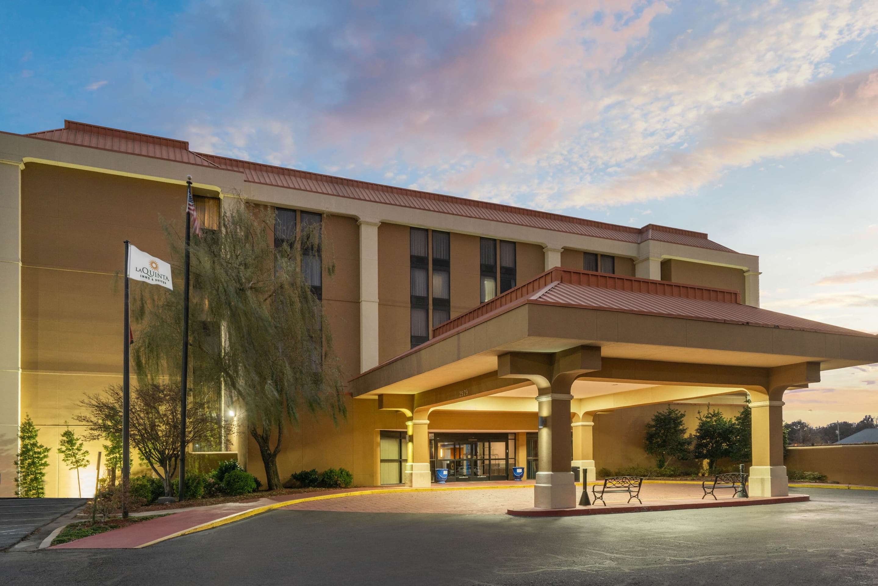 Exterior | La Quinta Inn & Suites by Wyndham Memphis Airport Graceland