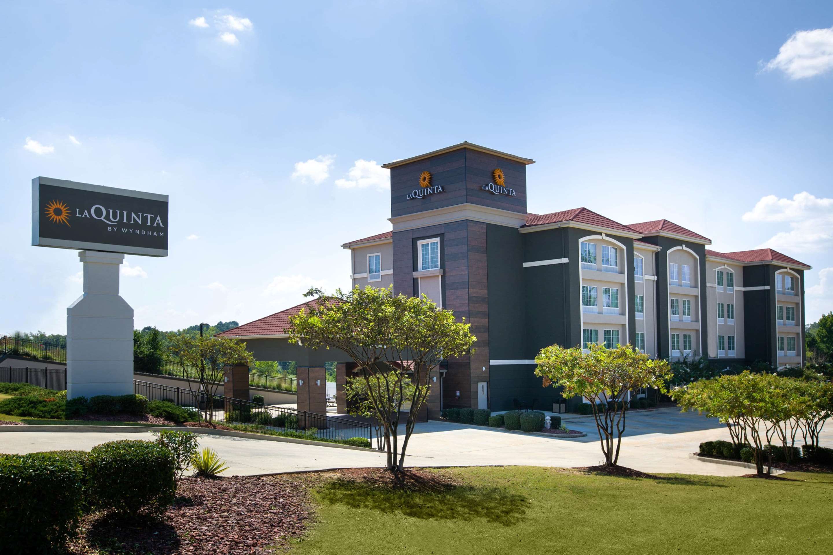 Exterior | La Quinta Inn & Suites by Wyndham Tupelo