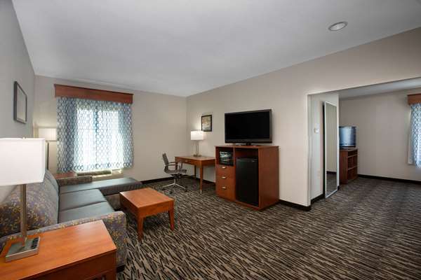 Suite - La Quinta Inn & Suites Tupelo - I-22, Exit 86