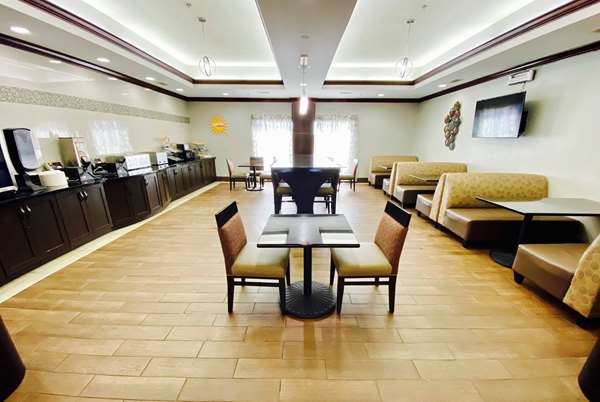  - La Quinta Inn & Suites Tupelo - I-22, Exit 86