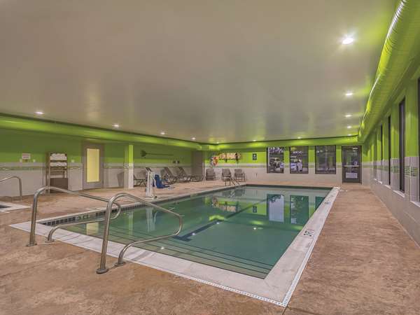 Pool - La Quinta Inn & Suites North Olmsted - I-480, Exit 6