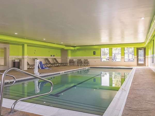 Pool - La Quinta Inn & Suites North Olmsted - I-480, Exit 6