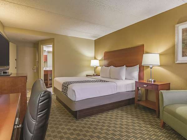 Suite - La Quinta Inn & Suites North Olmsted - I-480, Exit 6