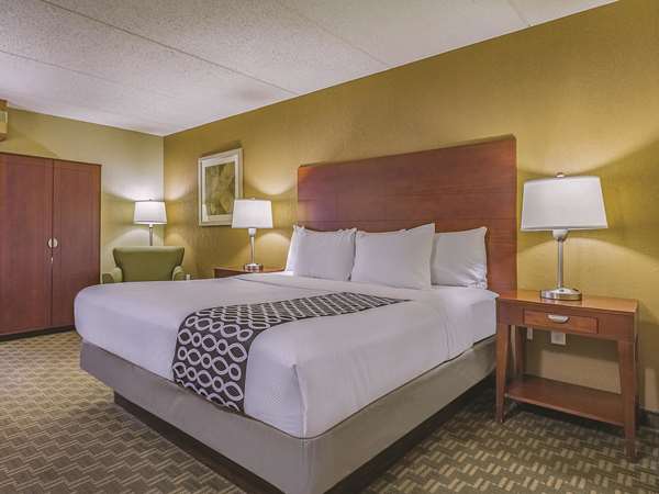  - La Quinta Inn & Suites North Olmsted - I-480, Exit 6