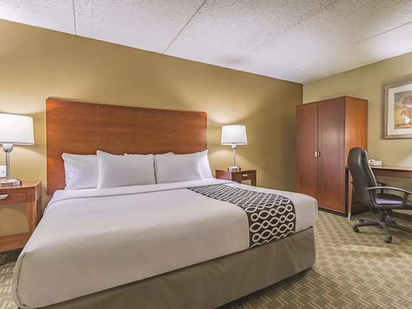 Suite - La Quinta Inn & Suites North Olmsted - I-480, Exit 6
