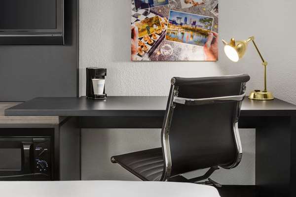 Suite - La Quinta Inn & Suites North Olmsted - I-480, Exit 6