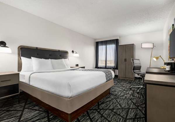 Suite - La Quinta Inn & Suites North Olmsted - I-480, Exit 6