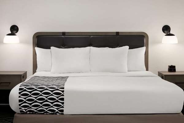 Suite - La Quinta Inn & Suites North Olmsted - I-480, Exit 6