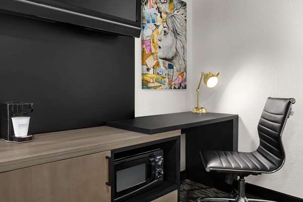 Suite - La Quinta Inn & Suites North Olmsted - I-480, Exit 6