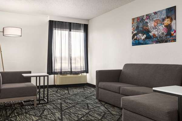 Suite - La Quinta Inn & Suites North Olmsted - I-480, Exit 6