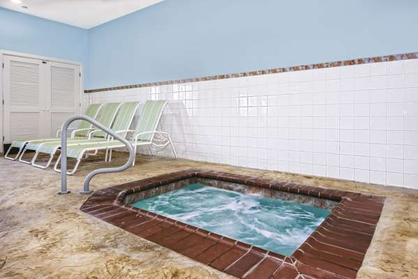 Pool - La Quinta Inn & Suites Cedar Park