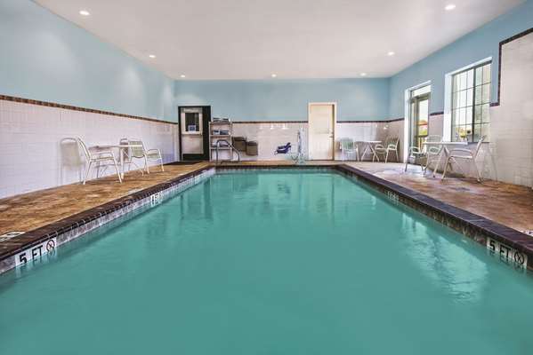 Pool - La Quinta Inn & Suites Cedar Park