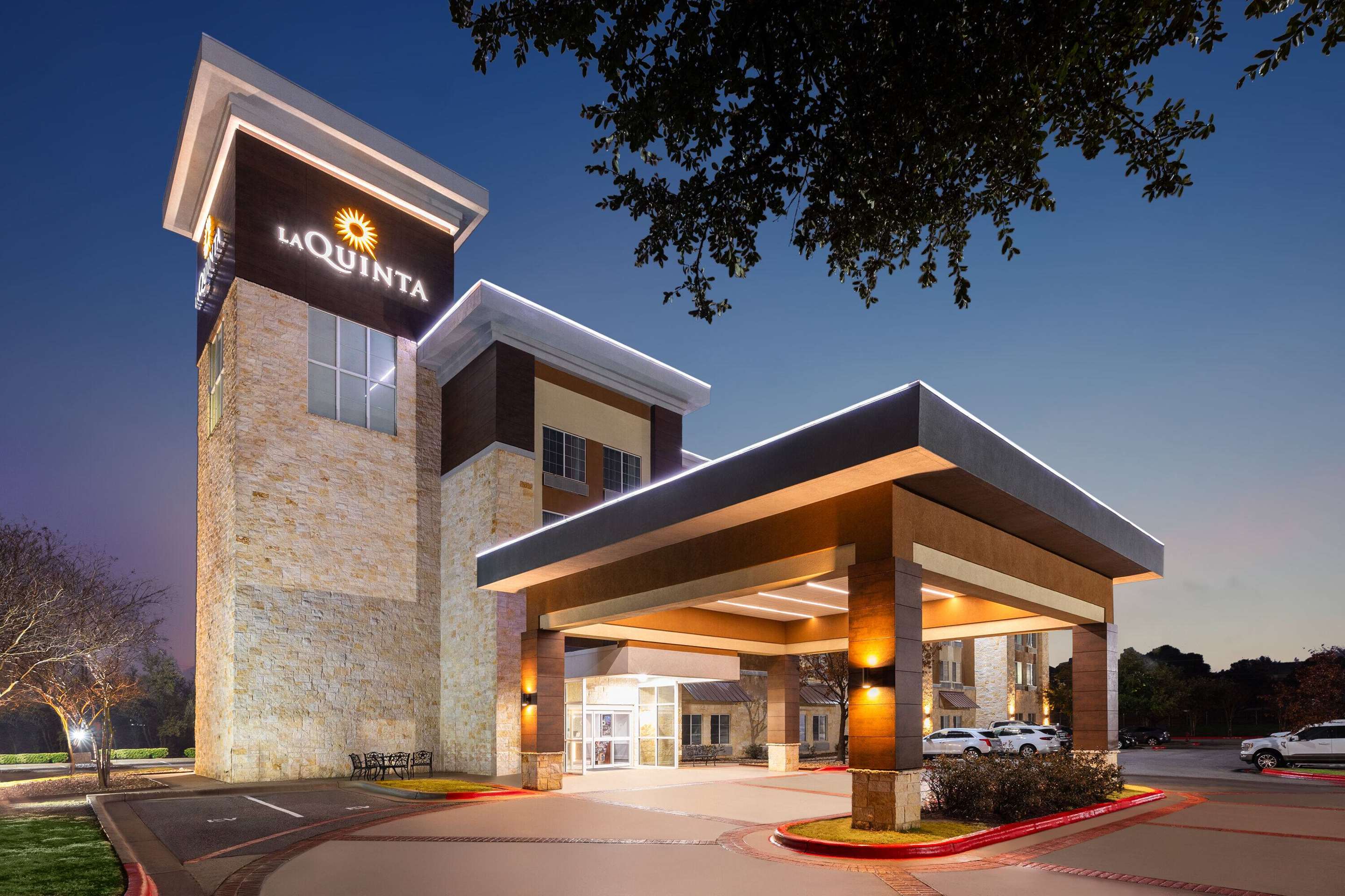 Exterior | La Quinta Inn & Suites by Wyndham Austin - Cedar Park