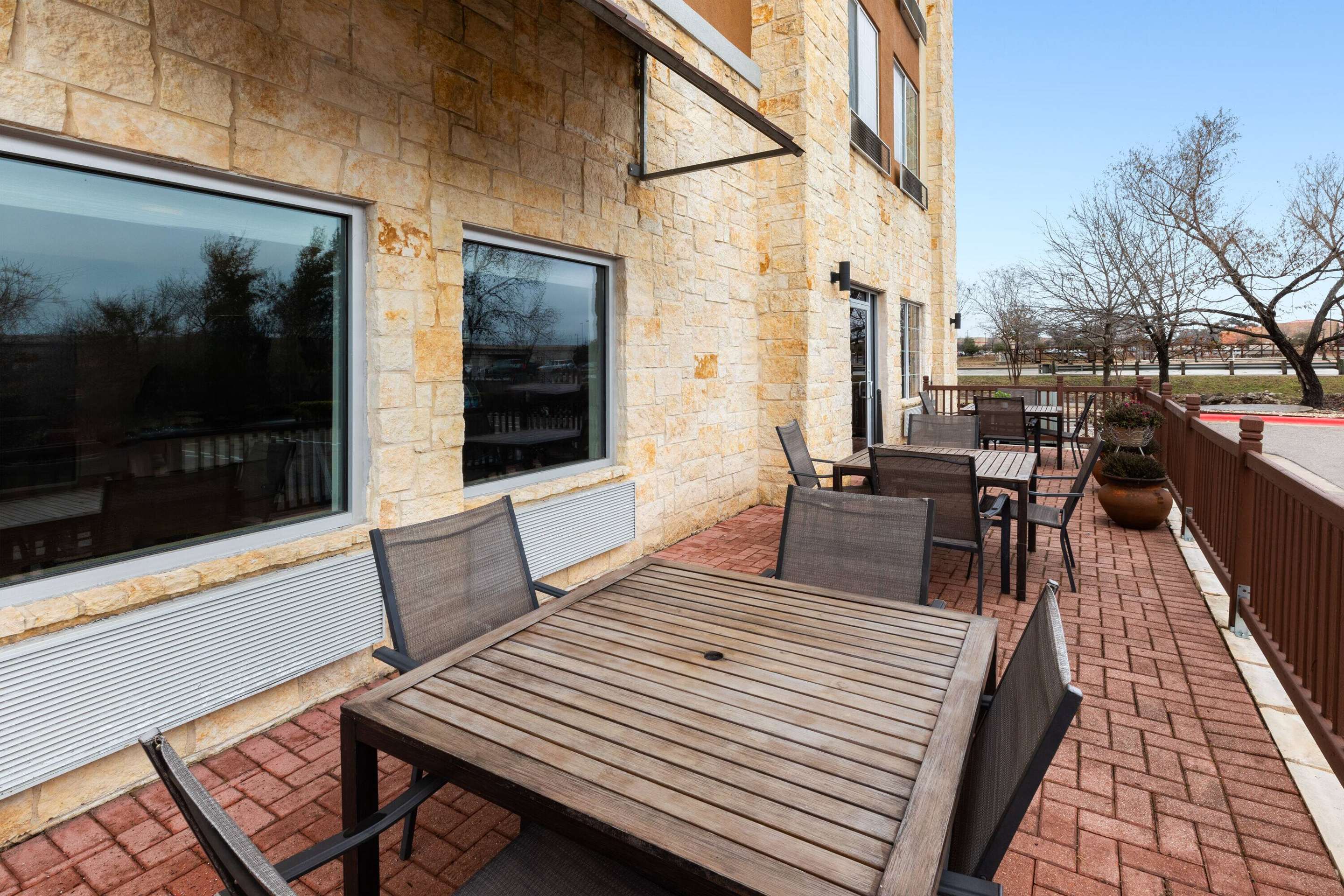Property amenity | La Quinta Inn & Suites by Wyndham Austin - Cedar Park