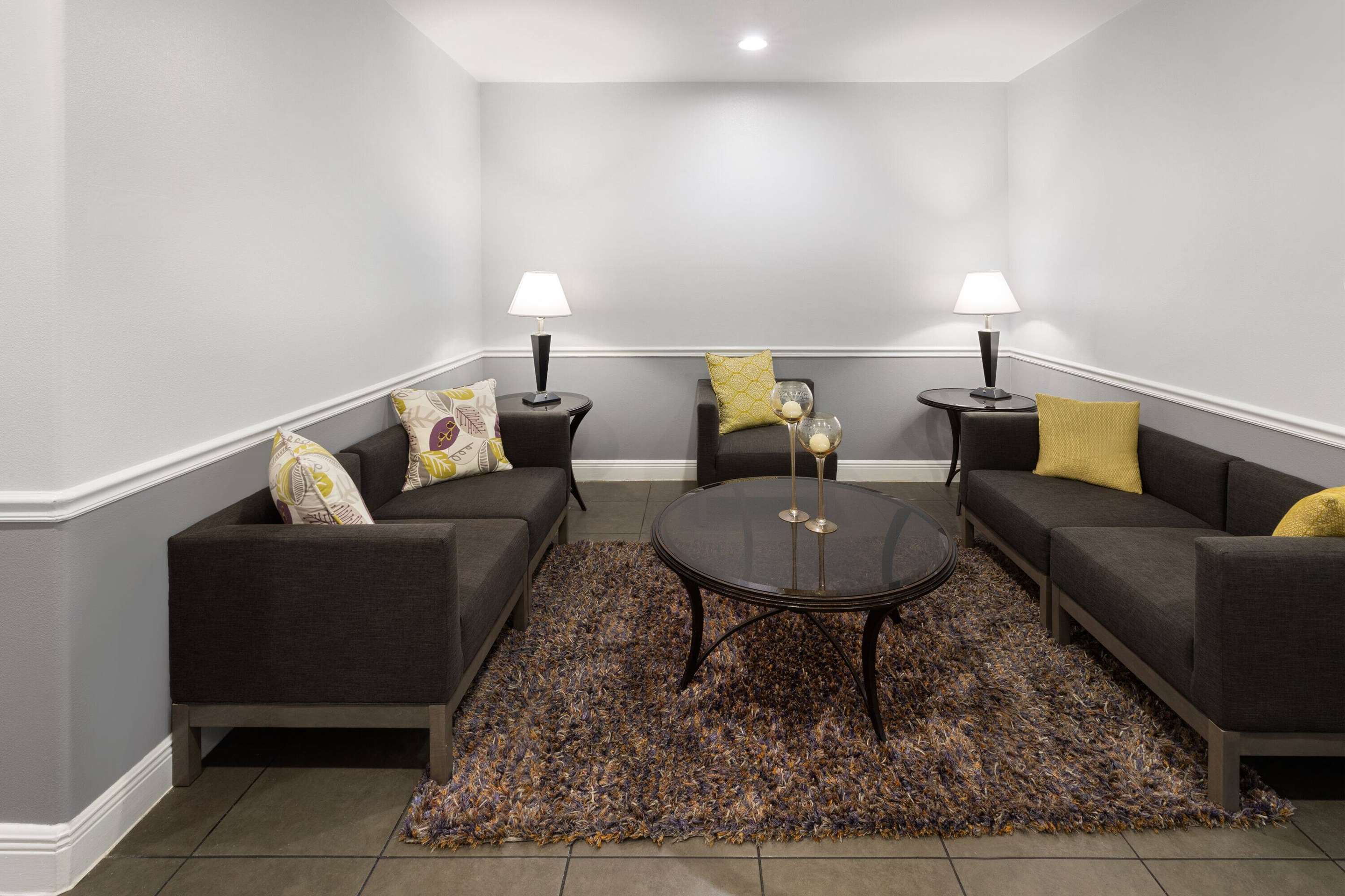 Lobby | La Quinta Inn & Suites by Wyndham Austin - Cedar Park