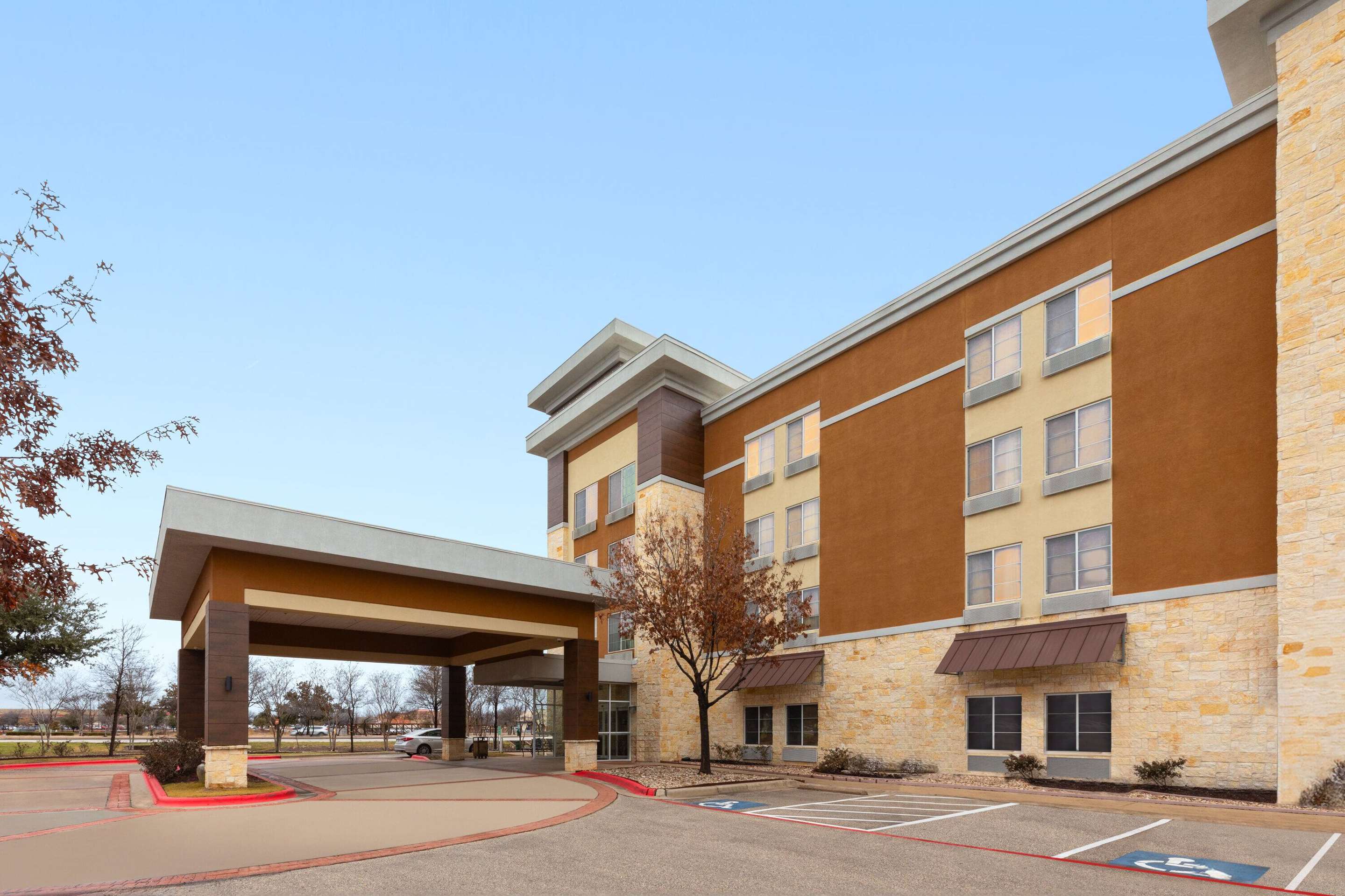 Exterior | La Quinta Inn & Suites by Wyndham Austin - Cedar Park