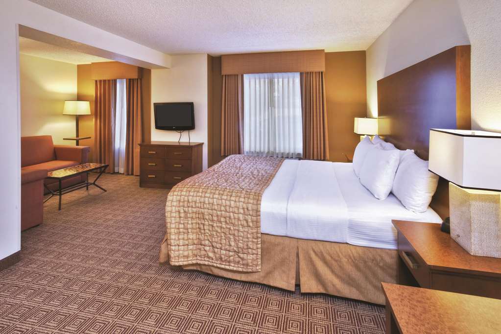 LA QUINTA INN STE DANBURY-guestroom-Guest Room,Suite,On-Site.jpg