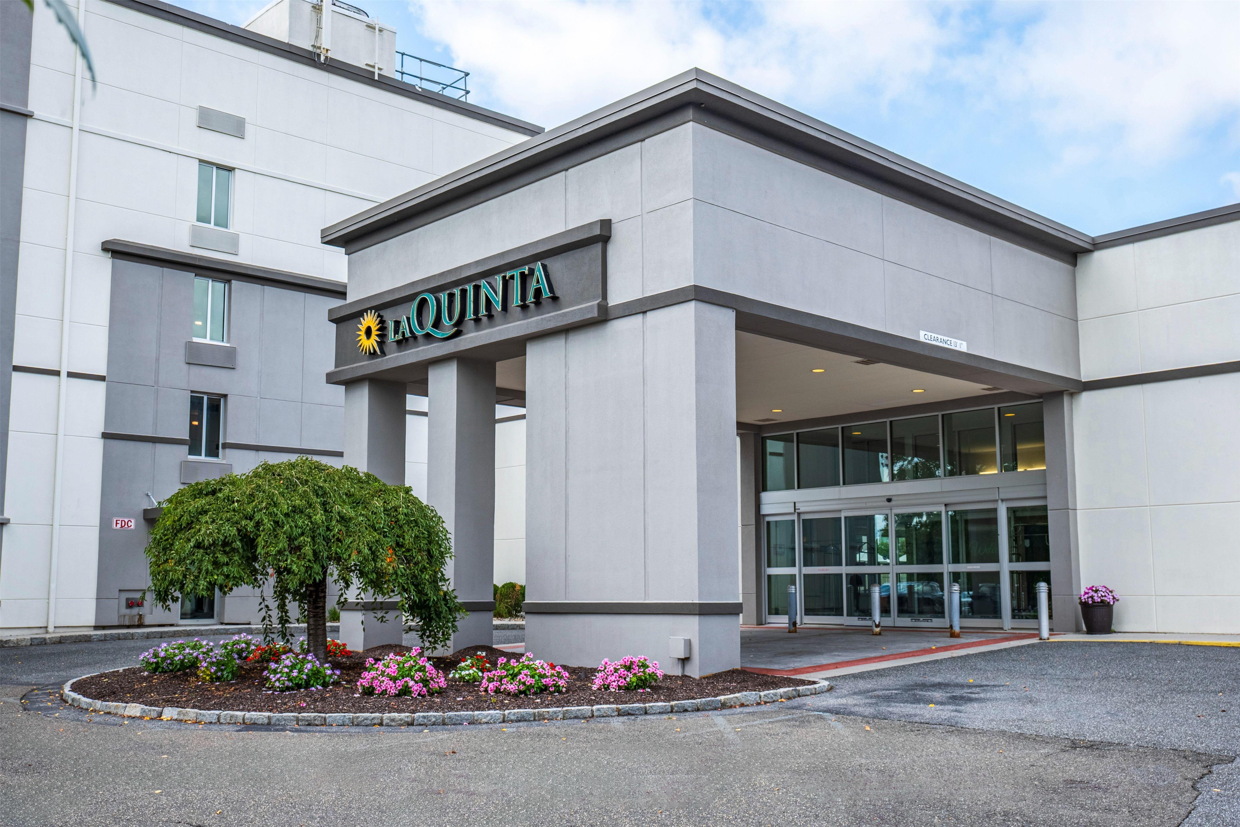 Exterior | La Quinta Inn & Suites by Wyndham Danbury
