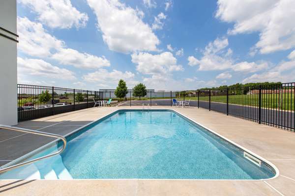 Pool - La Quinta Inn Blue Springs - I-70, Exit 18