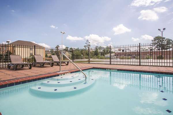 Pool - La Quinta Inn & Suites Hattiesburg - I-59, Exit 65