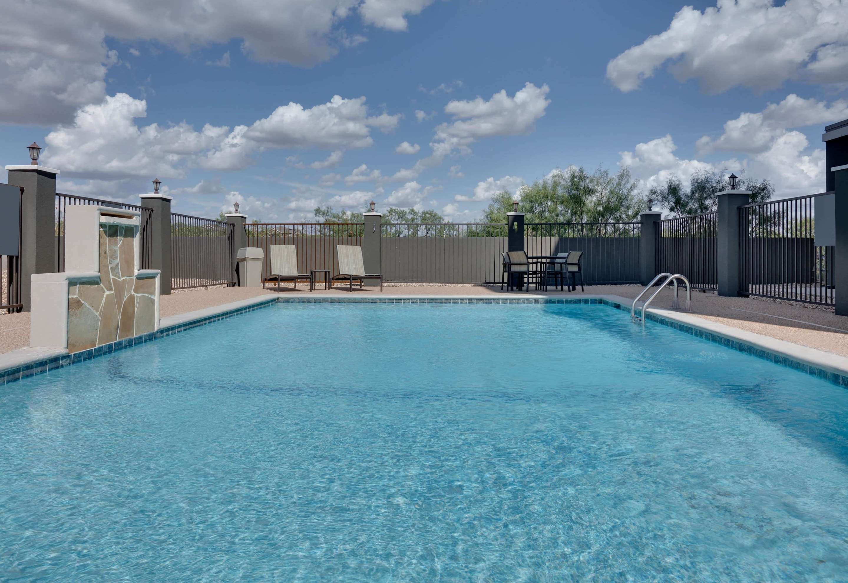 Pool | La Quinta Inn & Suites by Wyndham Big Spring