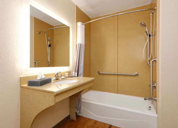  - La Quinta Inn & Suites Big Spring - I-20, Exit 176 & 177