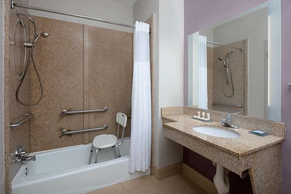  - La Quinta Inn & Suites Snellville