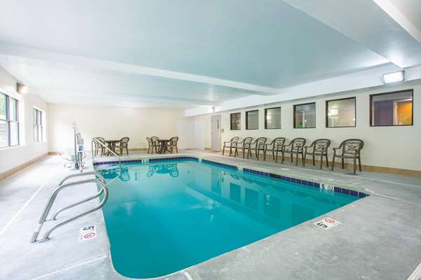 Pool - La Quinta Inn & Suites Snellville