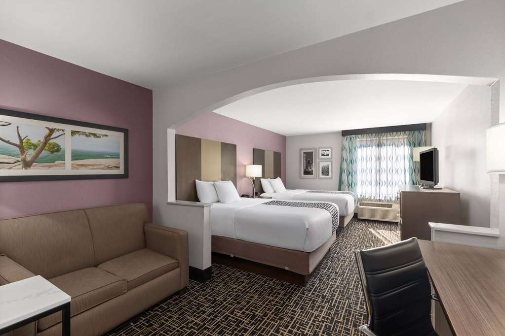 LA QUINTA INN STE STONE MOUNTAIN-guestroom-Guest Room,On-Site.jpg