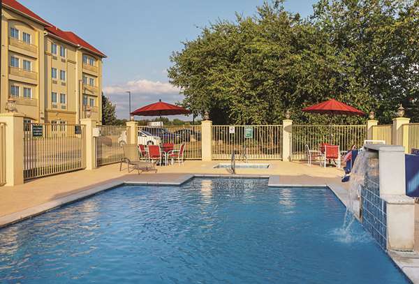 Pool - La Quinta Inn & Suites Hutchins - I-45, Exit 274