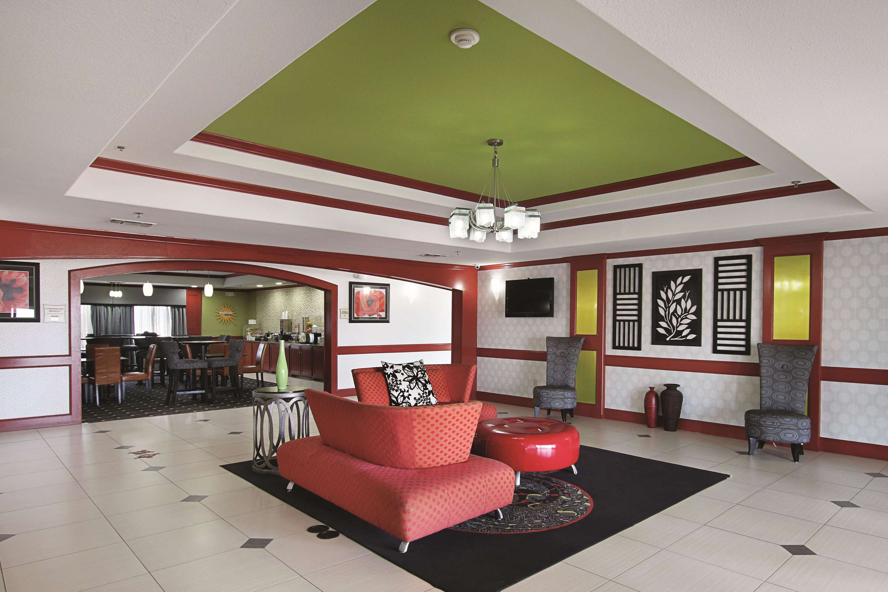 Lobby | La Quinta Inn & Suites by Wyndham Dallas - Hutchins