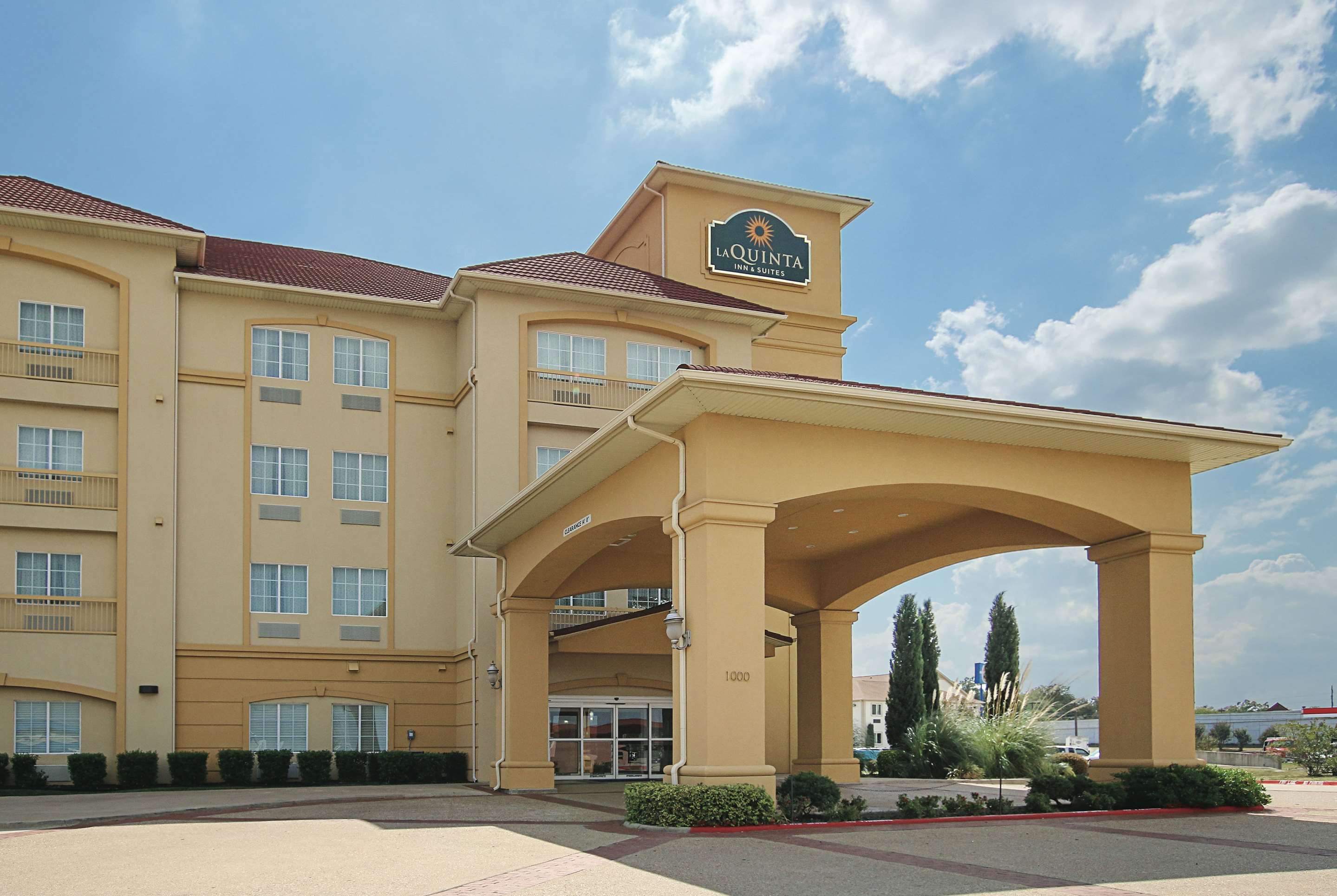 Exterior | La Quinta Inn & Suites by Wyndham Dallas - Hutchins