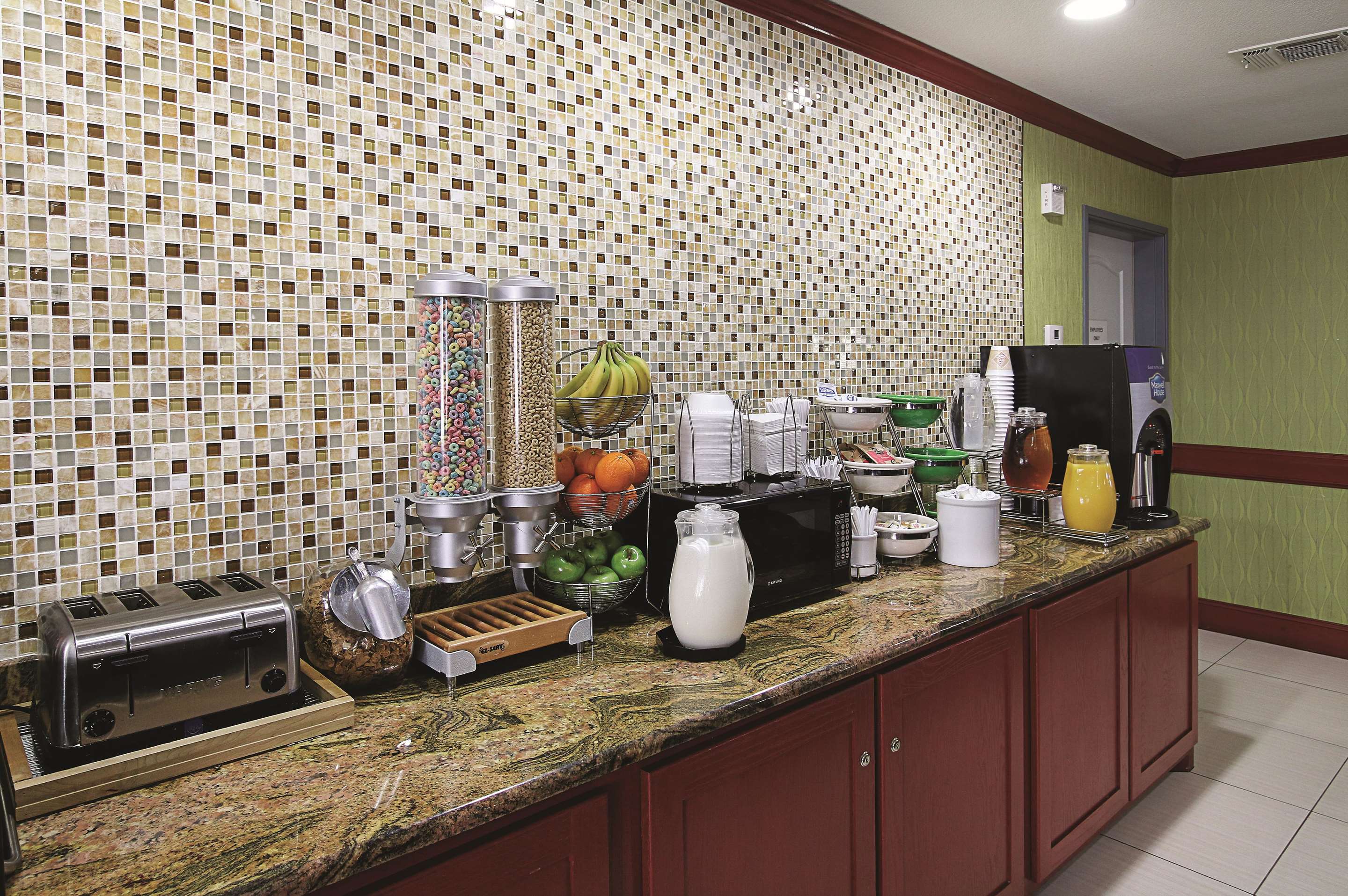 Property amenity | La Quinta Inn & Suites by Wyndham Dallas - Hutchins