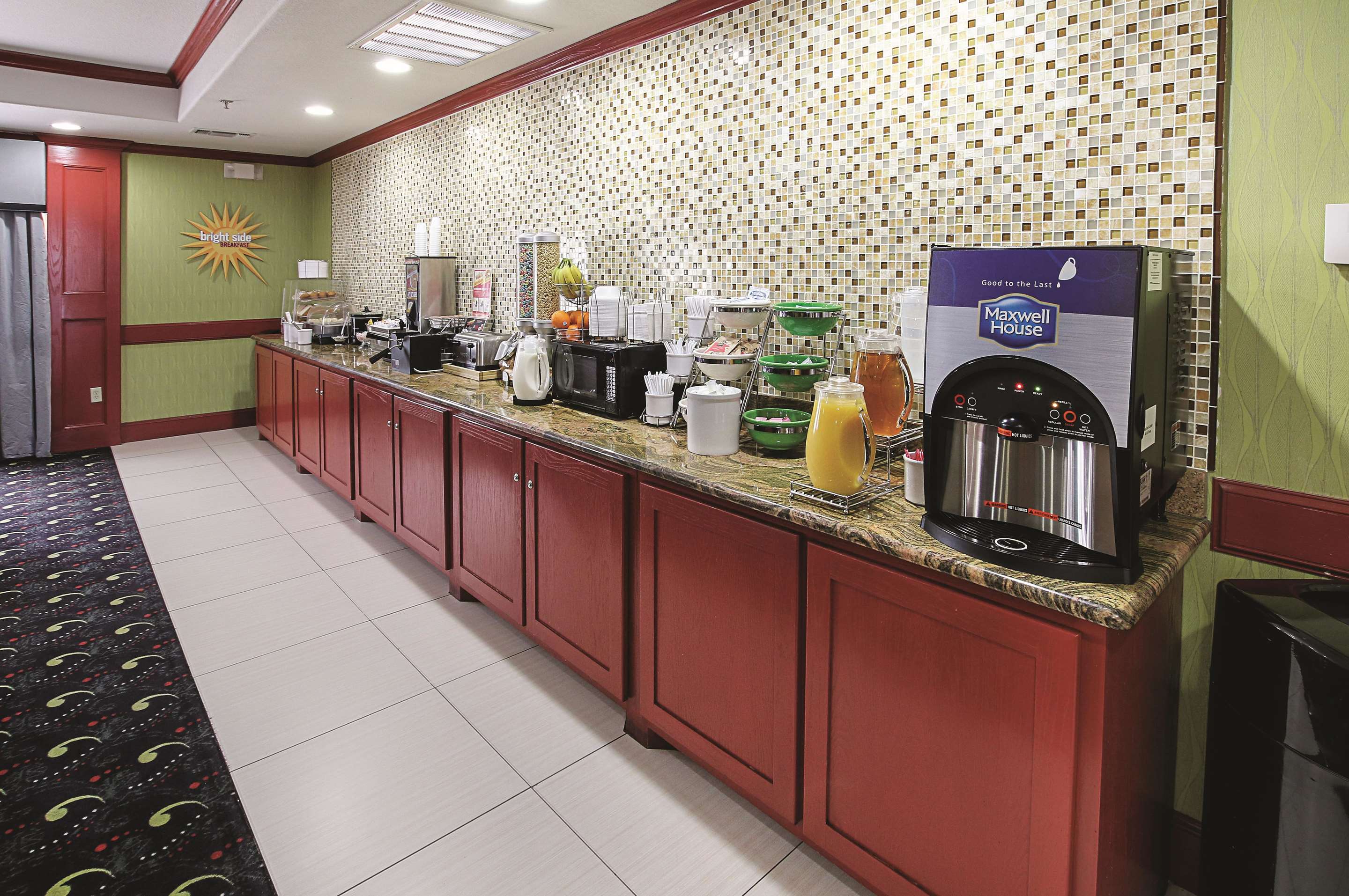 Property amenity | La Quinta Inn & Suites by Wyndham Dallas - Hutchins
