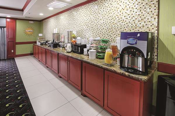  - La Quinta Inn & Suites Hutchins - I-45, Exit 274