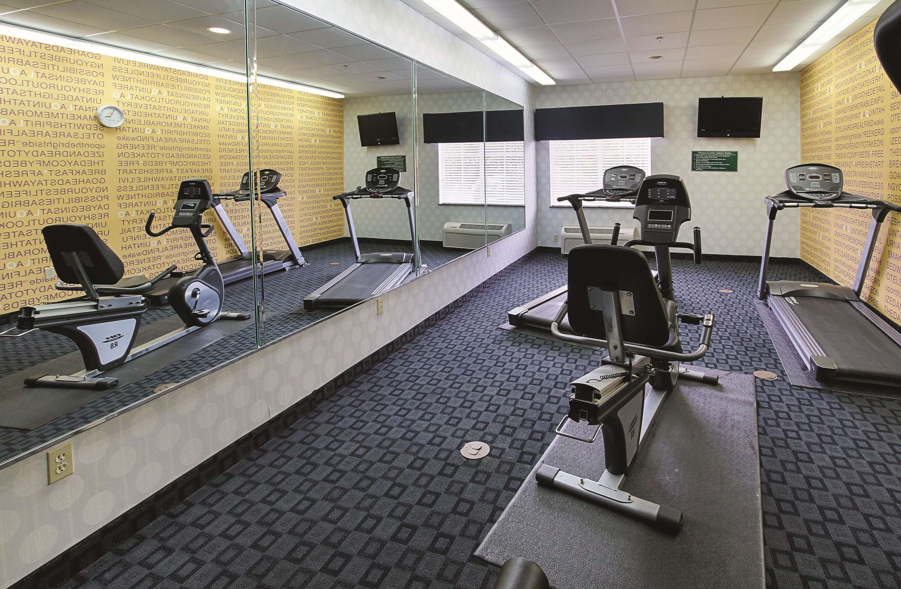 Health club | La Quinta Inn & Suites by Wyndham Dallas - Hutchins