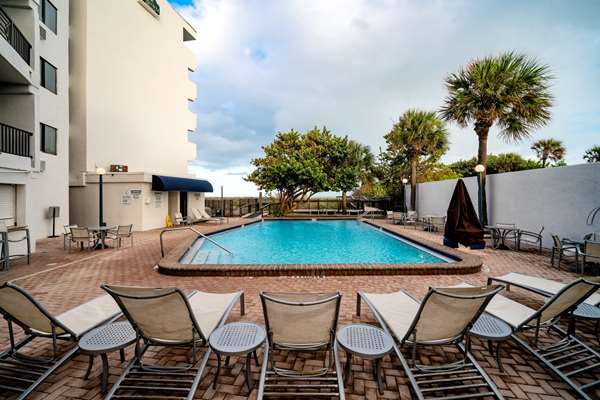 Pool - La Quinta Inn & Suites Cocoa Beach